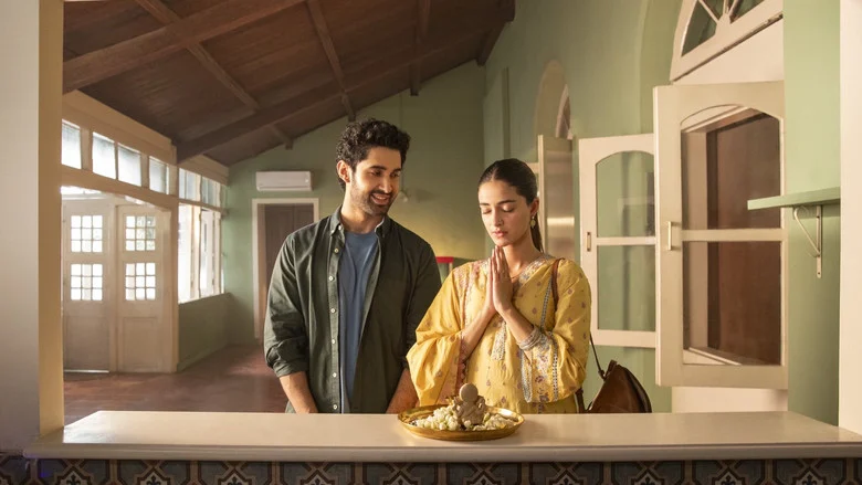 Chand Mera Dil - Supporting Cast: Familiar Faces in Thinly Drawn Roles
